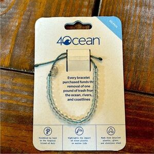 Clear Beaded Bracelet - Dolphin (Light Blue/Clear)